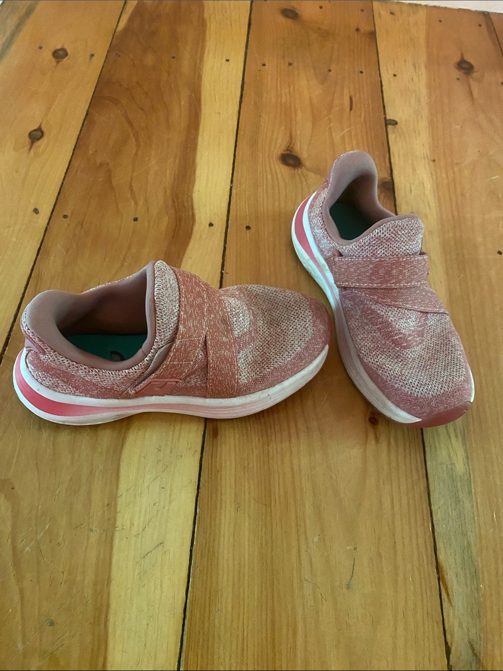 Women’s Orthofeet Size 6.5 Extra Wife No Tie Velcro Sneakers in Peach/Coral
